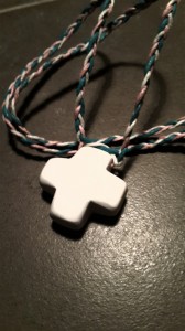 N32 PENDANT White Cross - Plastic   